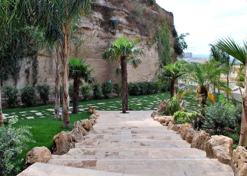 Sicily Lentini Property Grounds