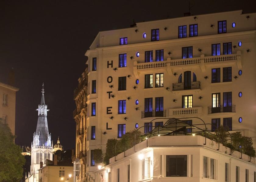 Auvergne-Rhône-Alpes Lyon Front of property - evening/night