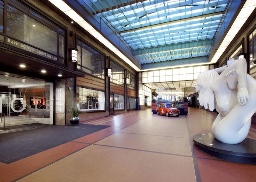  Oslo Interior entrance