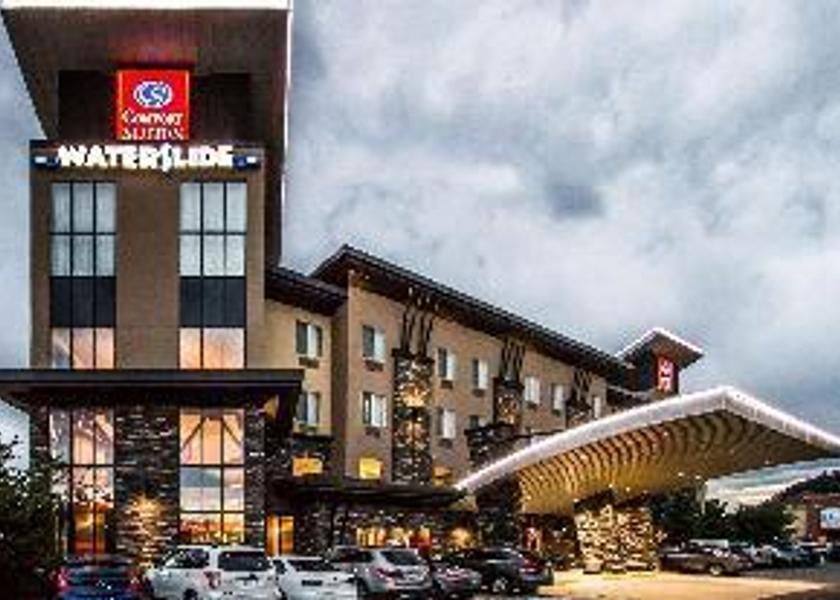 British Columbia Kelowna Hotel Exterior