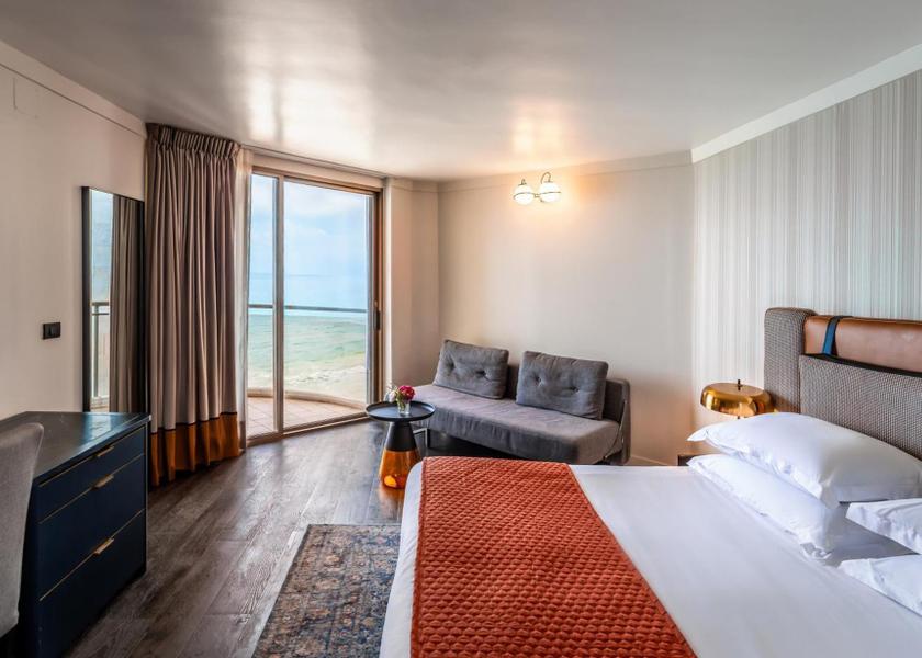  Herzliya Deluxe Room with Balcony and Sea View (2 Adults+ 2 Children)	