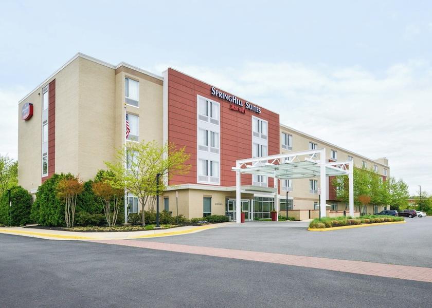 Virginia Ashburn Exterior Detail