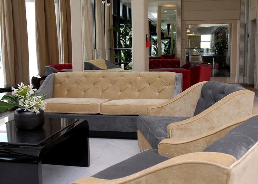 Lombardy Sesto San Giovanni Lobby sitting area