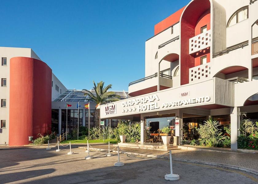 Faro Albufeira Front of property