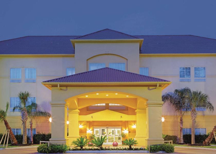Texas New Caney Hotel Exterior