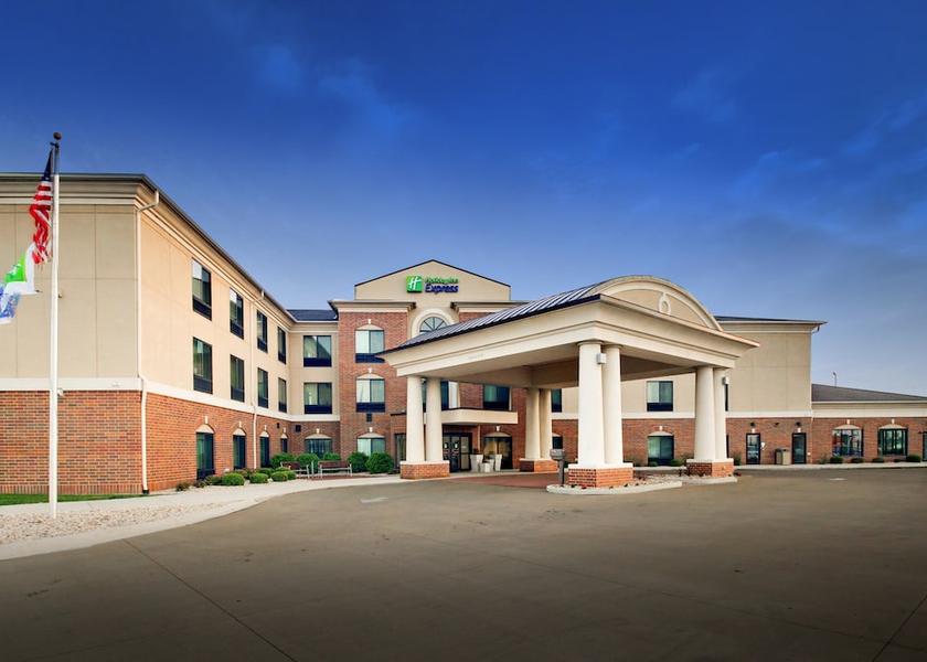 Illinois Peru Exterior Detail