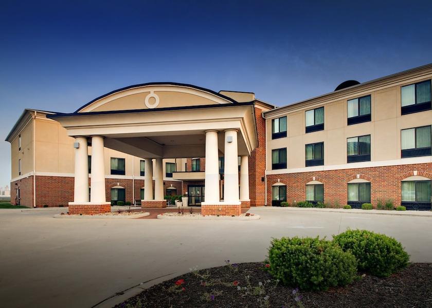 Illinois Peru Exterior Detail