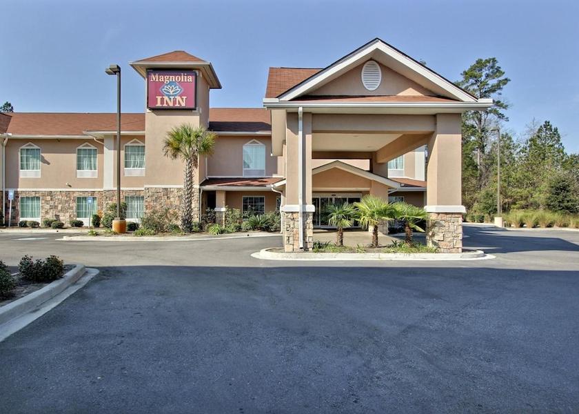 Georgia Pooler Exterior Detail