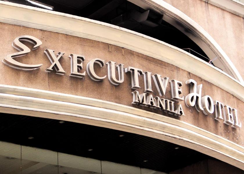  Manila Hotel Exterior