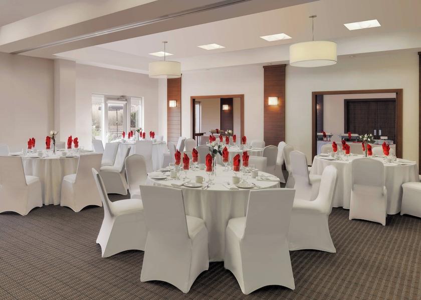 Ontario Cambridge Meeting Room