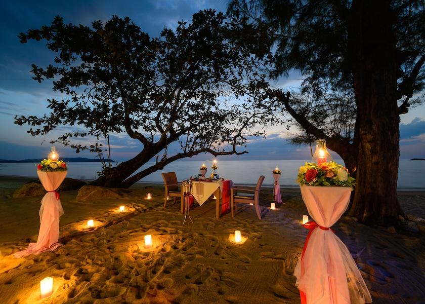 Thai Mueang Couples Dining