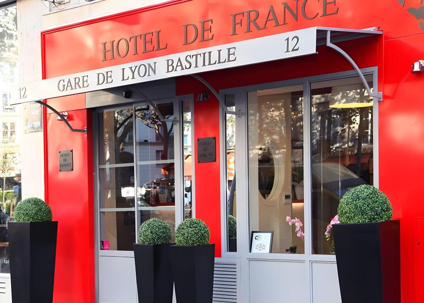 Île-de-France Paris Hotel Exterior