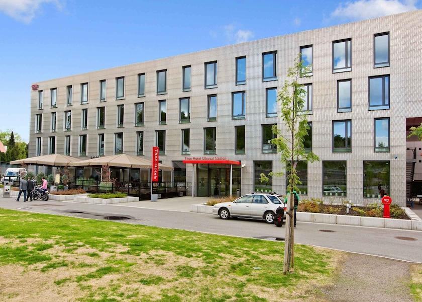  Oslo Exterior Detail