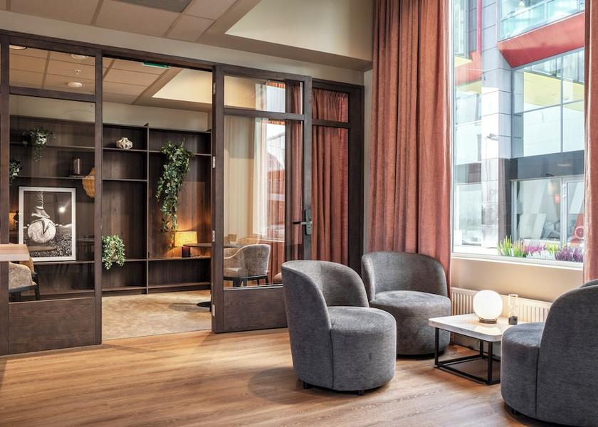  Oslo Interior Entrance