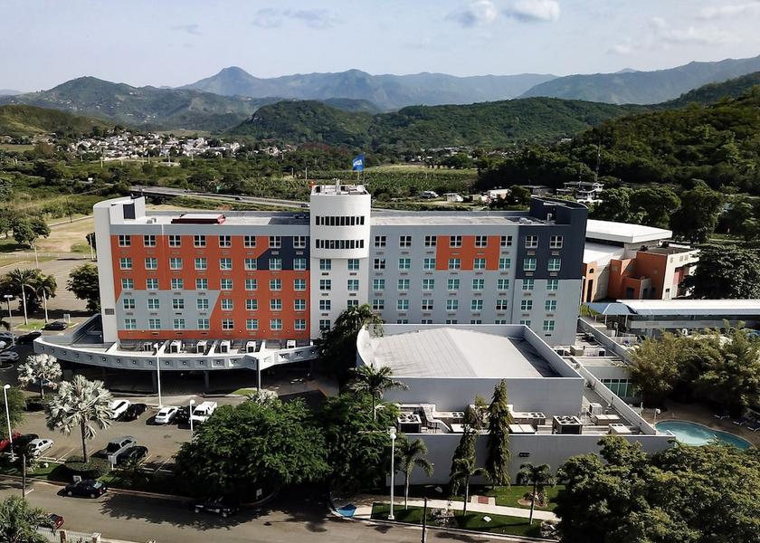  Guayanilla Exterior