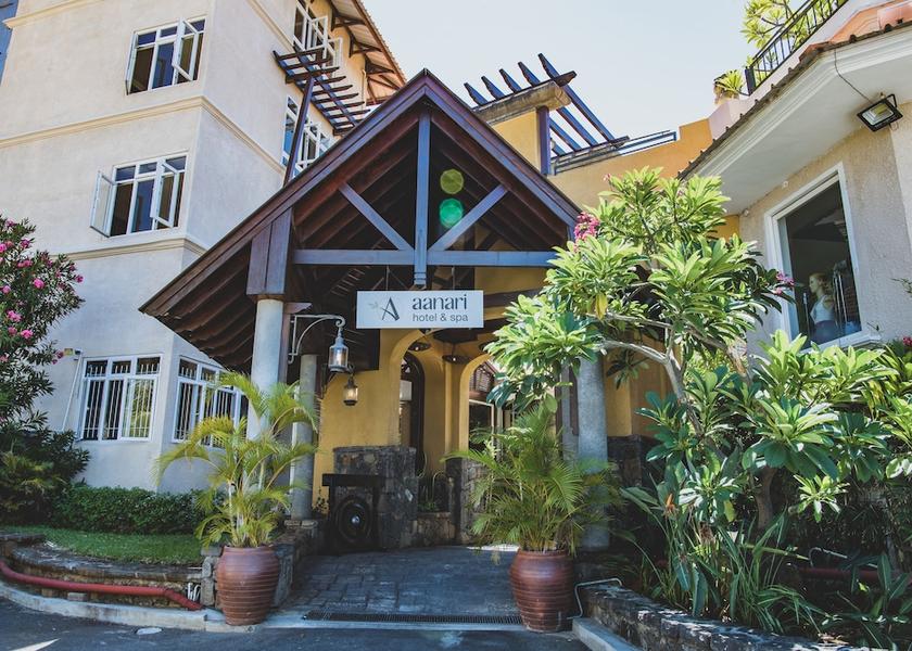 MU Flic-en-Flac Entrance