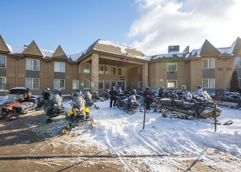 Quebec La Malbaie Snowmobiling