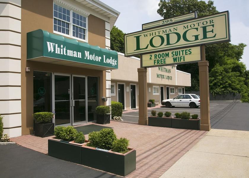 New York Huntington Station Entrance