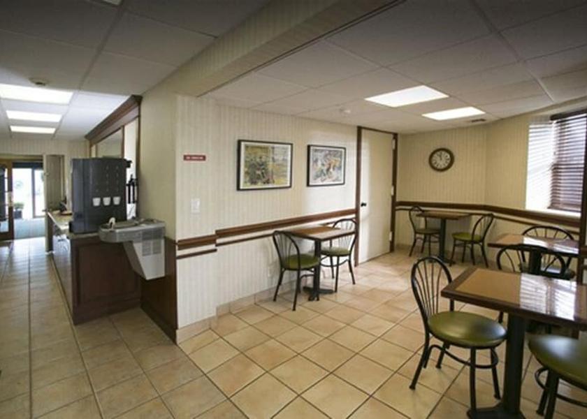 New York Huntington Station Breakfast Area