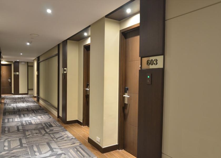  Manila Hallway
