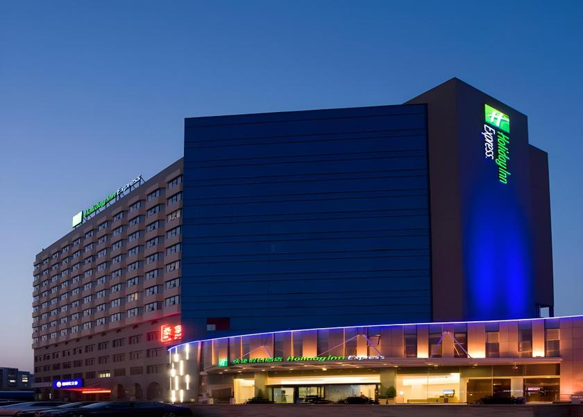  Shanghai Hotel Exterior