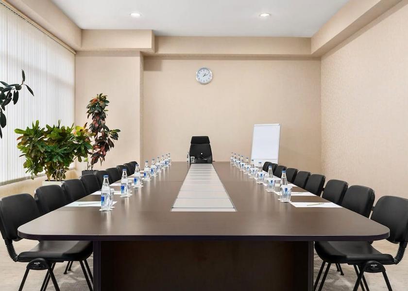  Baku Meeting Room