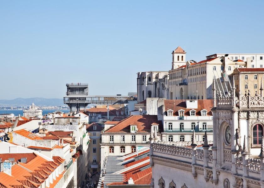  Lisbon Bar (on property)