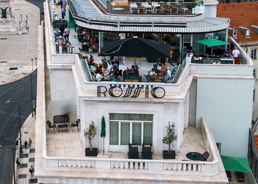  Lisbon Bar (on property)