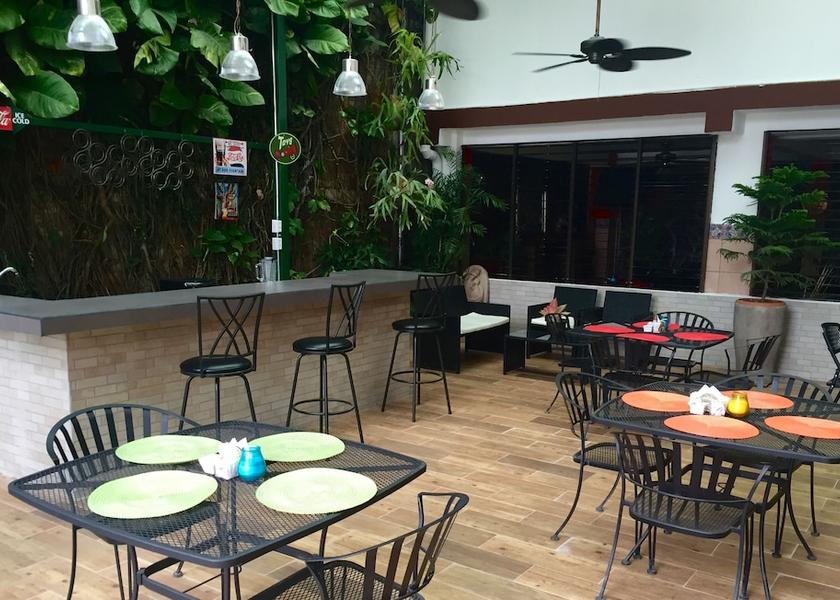  Antiguo Cuscatlán Poolside bar