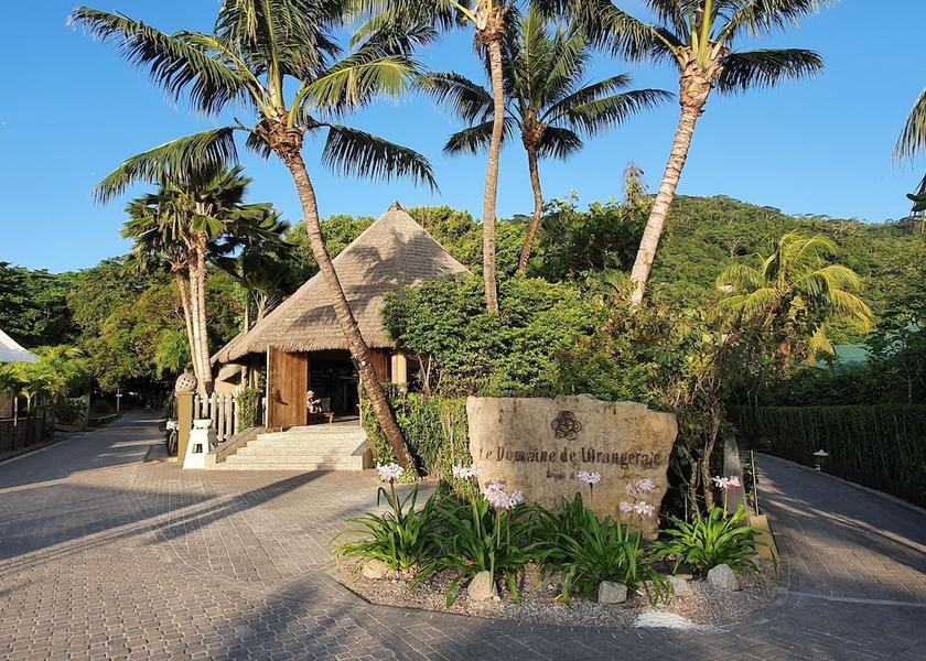  La Digue Front of property