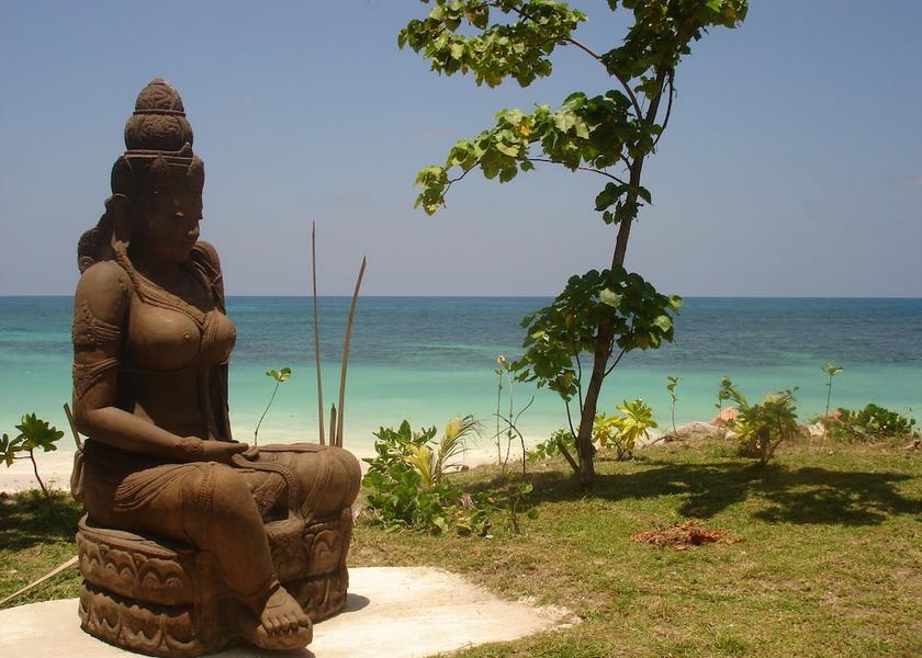  Praslin Island Beach