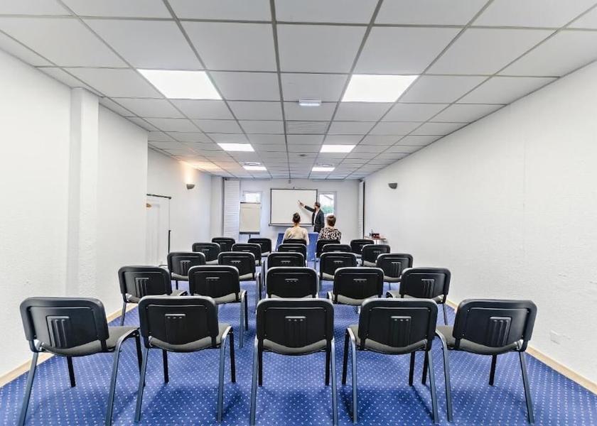 Auvergne-Rhone-Alpes Decines-Charpieu Meeting Room