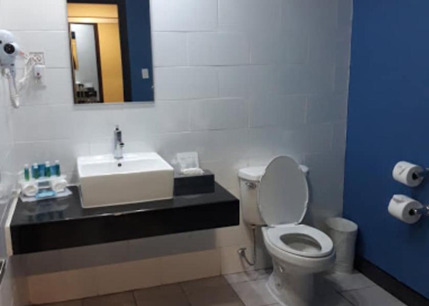 Cortés San Pedro Sula Bathroom