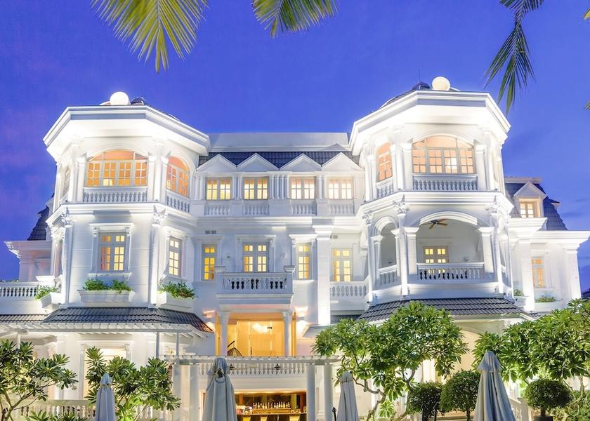 Front of property - evening/night