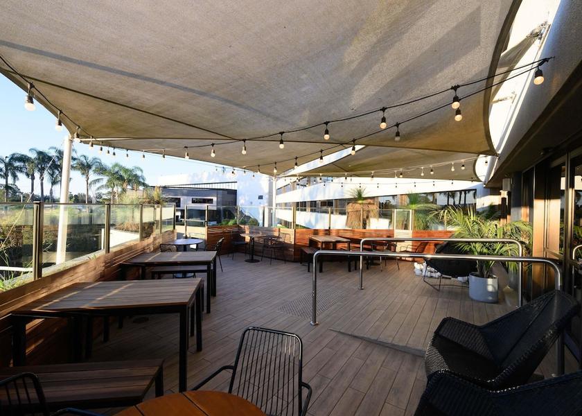 New South Wales Sydney Bar (on property)