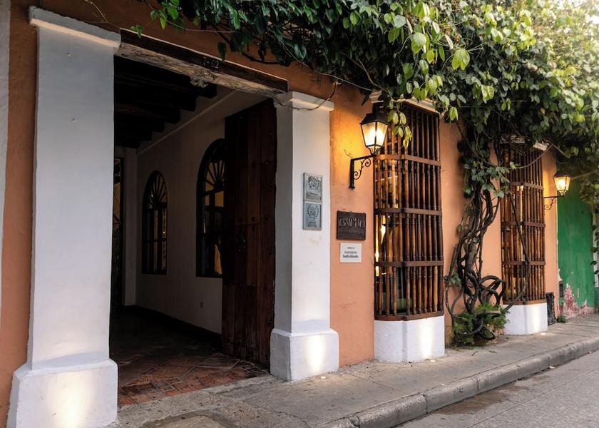 Bolivar Cartagena Exterior Detail