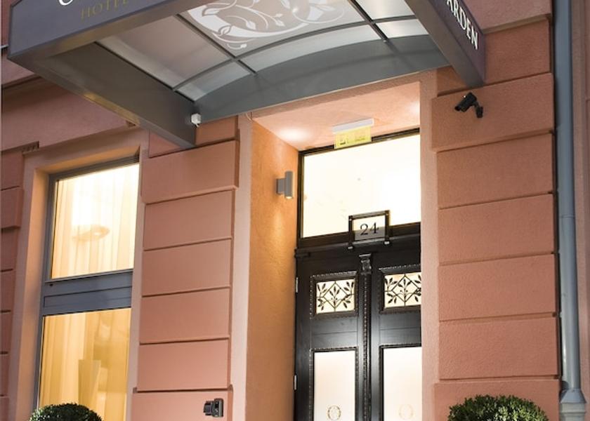  Budapest Property entrance