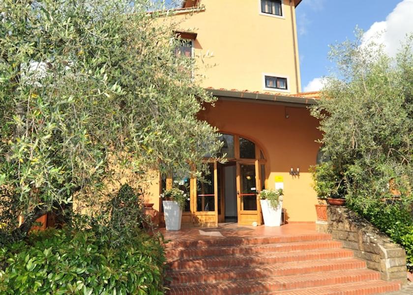 Tuscany Poggio a Caiano Property entrance