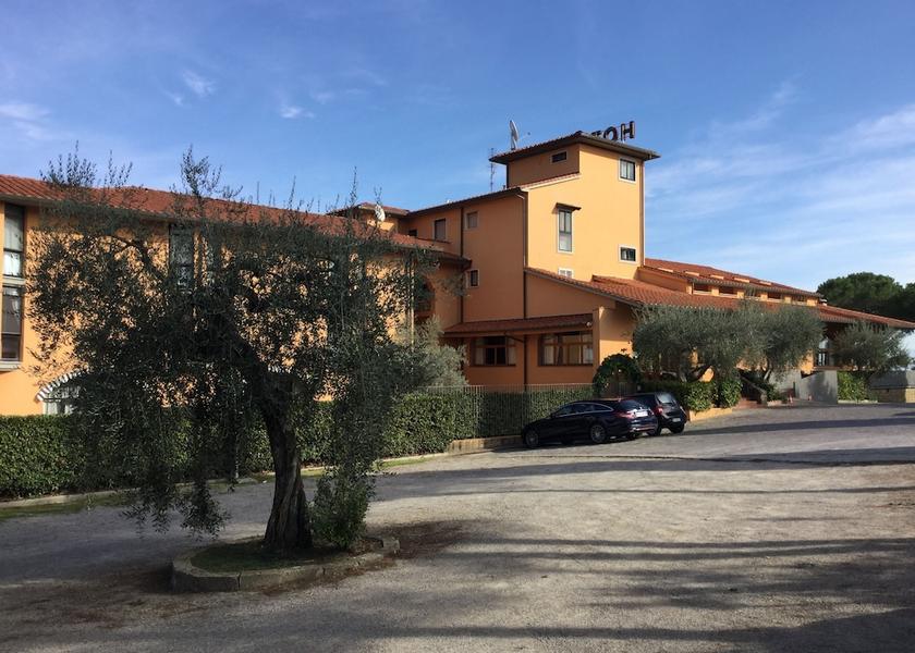 Tuscany Poggio a Caiano Parking