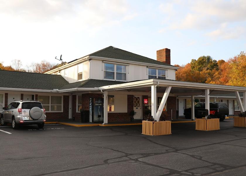 Connecticut Moosup Exterior Detail