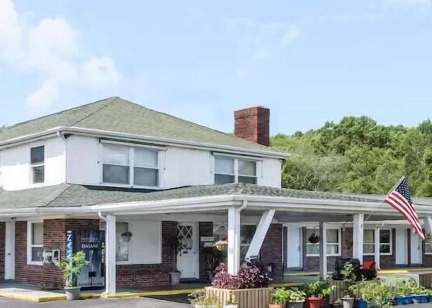 Connecticut Moosup Exterior Detail