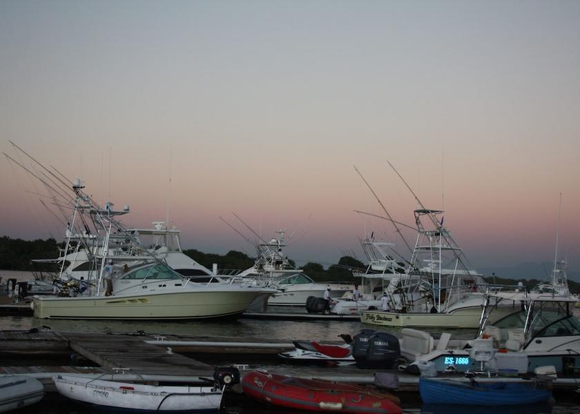 San Salvador (department) La Herradura Marina