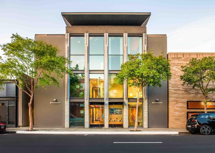 California Palo Alto Front of property
