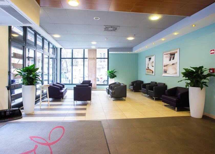  Budapest Lobby