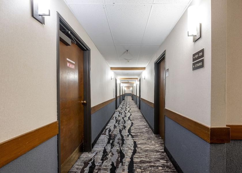 New York Fulton Hallway