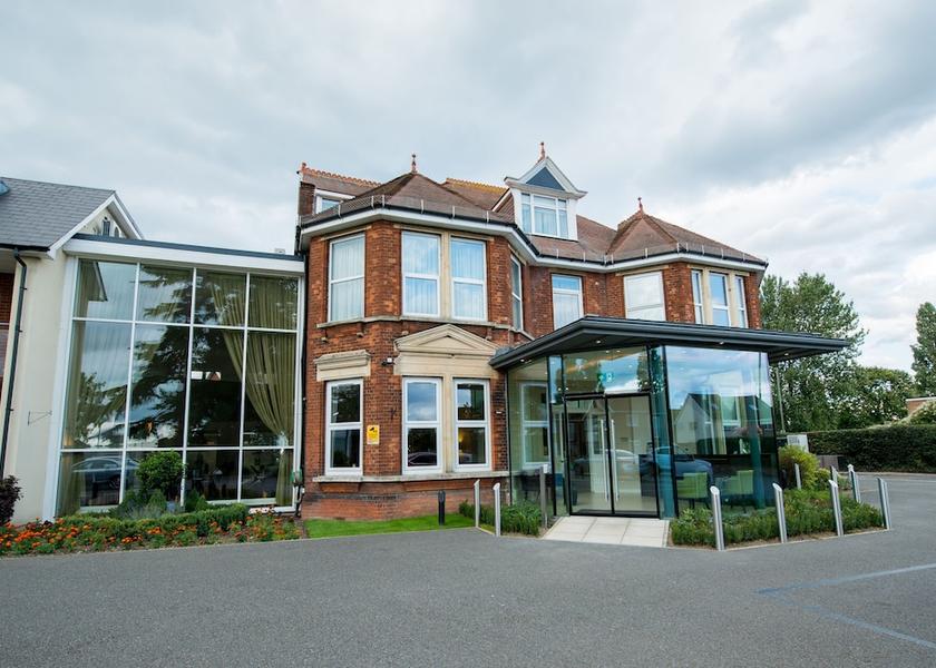 England Staines Facade