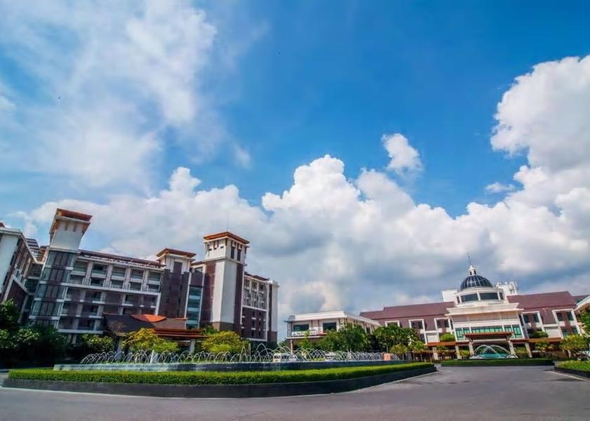 Bangkok Bang Phli Facade