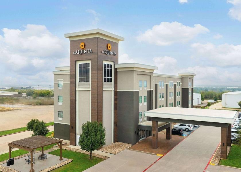 Texas Denton Exterior Detail