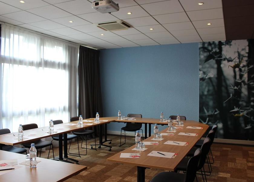 Ile-de-France Courcouronnes Meeting Room
