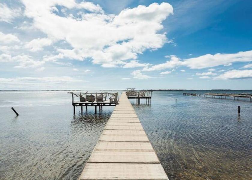 Occitanie Balaruc-les-Bains Lake